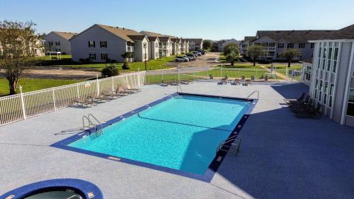 Gulf Shores House | 2br/2ba Full Condo w/Pool & Gym, Sleeps 6
