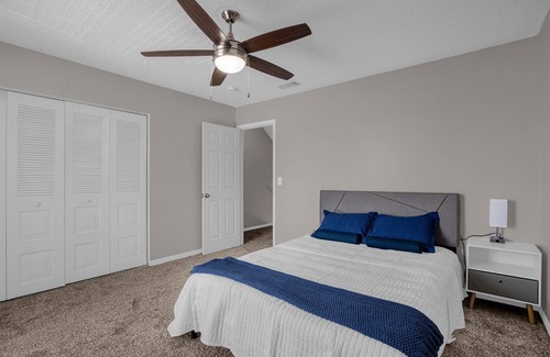University House | |2BR|2BA Lagoon Oasis | Deluxe Retreat |Gym, Pool