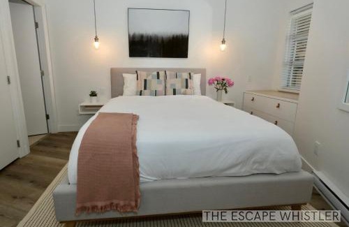 Village North Apartment | 2BR 2BA Mountain Escape w Perfect Location Near to Shops, Cafes, Olympic Rings