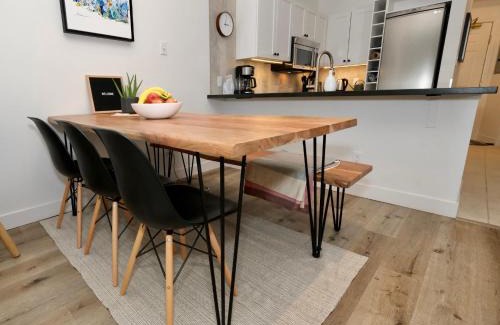 Village North Apartment | 2BR 2BA Mountain Escape w Perfect Location Near to Shops, Cafes, Olympic Rings