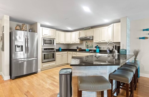 Old Orchard Beach Condo | 2BR 2Bath Beachfront condo with amazing views in heart of Old Orchard Beach