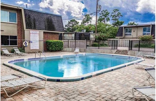 Gainesville Apartment | 2BR Across UF/Shands – Walk to Campus & Hospitals!