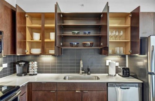 King William Apartment | 2BR Airy Getaway Near Downtown Pool Gym