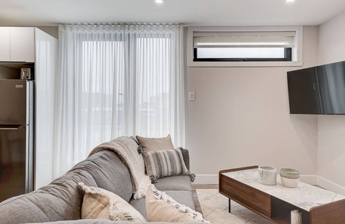 La Petite-Patrie Apartment | 2BR Apartment with private terrace plaza St-Hubert