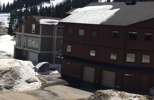 Okanagan-Similkameen Condo | 2br - Apex Condo - Outlaws Inn (5 minute walk to chairlifts at Apex ski)