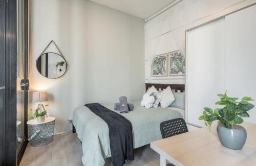 Hurstville Apartment | 2BR Apt in Hurstville 1Min To Train Station Sleep 8