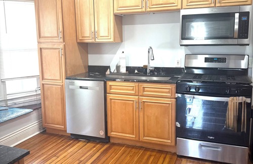 South Wedge Apartment | 2BR Apt near Downtown and in the Park Avenue area with W/D Parking and Porches