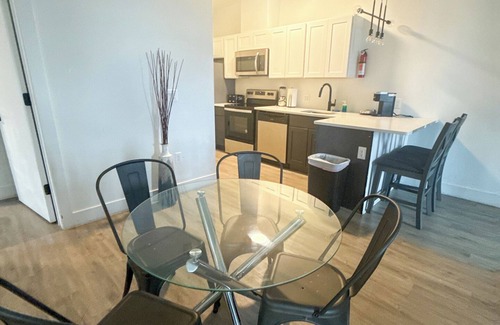 Elizabeth Apartment | 2BR apt near EWR 2952