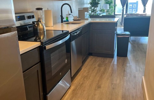 Elizabeth Apartment | 2BR apt near EWR 9760