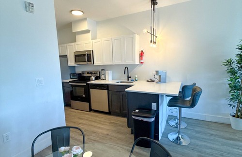 Elizabeth Apartment | 2BR apt near EWR 9760
