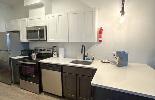 Elizabeth Apartment | 2BR apt near EWR 9760