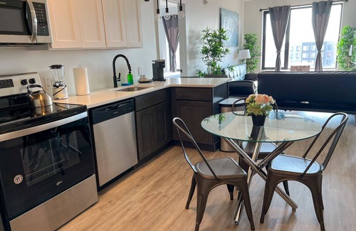 Elizabeth Apartment | 2BR apt next to EWR 3395