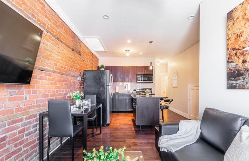 Central Hamilton Apartment | 2BR Apt w King Bed & Netflix -Near Downtown