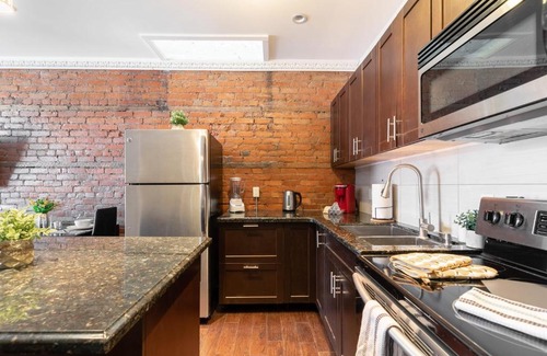 Central Hamilton Apartment | 2BR Apt w King Bed & Netflix -Near Downtown