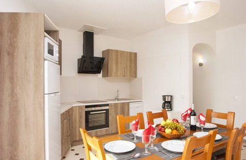 Castelo Apartment | 2BR Apt w/Terrace & Pool – Galé