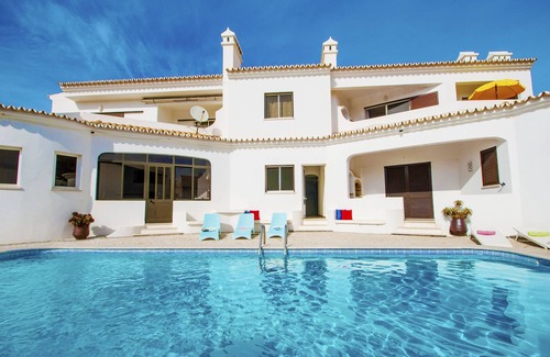 Castelo Apartment | 2BR Apt w/Terrace & Pool – Galé