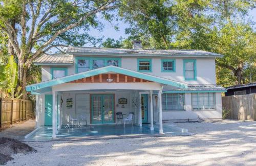 Village of the Arts Apartment | 2BR at Lecom Park Downtown Beaches & Ample Parking Space