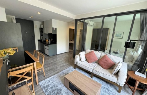 Patong Apartment | 2br at The Deck Great location & sea view pool