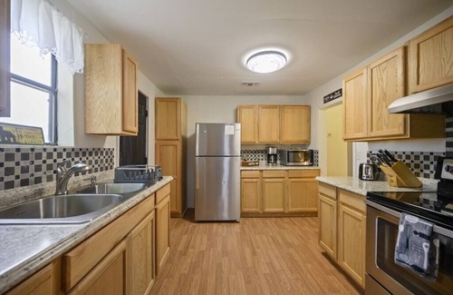 Broken Bow Cabin | 2Br Cabin with hot tub, BBQ, 55" Smart TV, W/D.