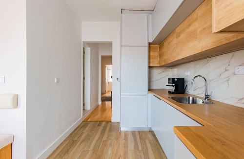 Santa Isabel Apartment | 2BR Campo de Ourique Living