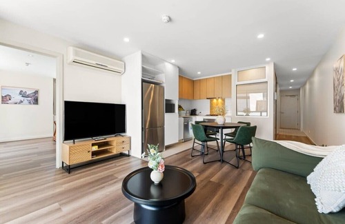 Adelaide Central Business District Apartment | 2BR CBD Apt. Swimming Pool/Sauna/SPA/CBD