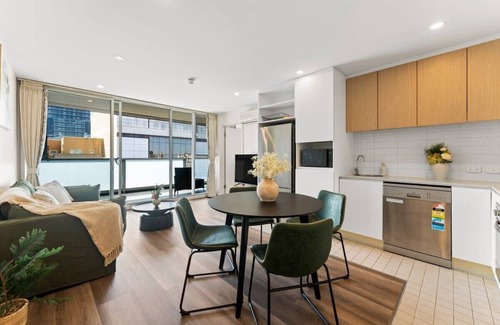 Adelaide Central Business District Apartment | 2BR CBD Apt. Swimming Pool/Sauna/SPA/CBD