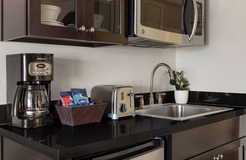 Anaheim Resort Resort | 2BR Comfy Suite Steps Away From Disneyland w/Resort Pool & WiFi