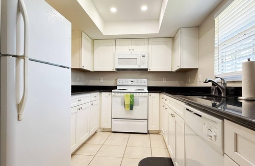 Englewood South Condo | 2BR Condo – Clubhouse, Pool, Near Beaches