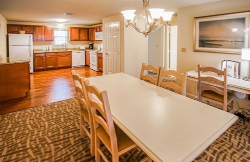Mashpee Condo | 2BR Condo in Cape Cod w/Patio & Laundry