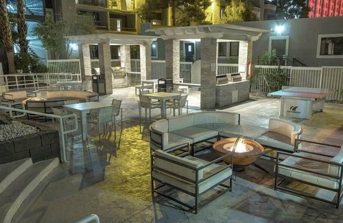 Las Vegas Condo | 2br Condo Las Vegas Fun in the Sun!