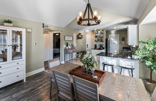 Branson West Condo | 2BR Condo ~ Near SDC ~ 2 Pools ~ Golf Onsite ~ FREE TICKETS INCLUDED! (SB 9-5)