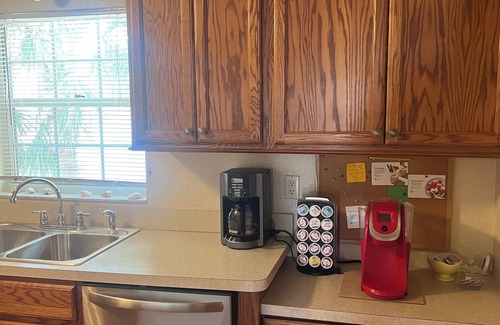 Englewood Condo | 2BR Condo w/Pool, Wi-Fi & Parking – Walk to Groceries, 3 Miles from Beach