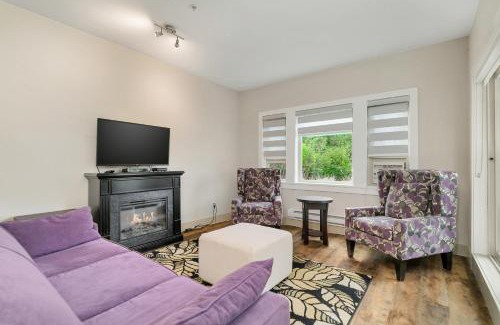 Harrison Hot Springs Apartment | 2BR Condo with Breathtaking Panoramic Views