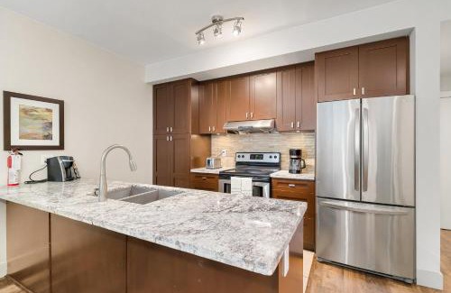 Harrison Hot Springs Apartment | 2BR Condo with Breathtaking Panoramic Views
