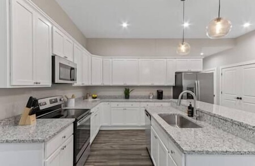 Madison Villa | 2BR Cozy Villa-King Suite| great location