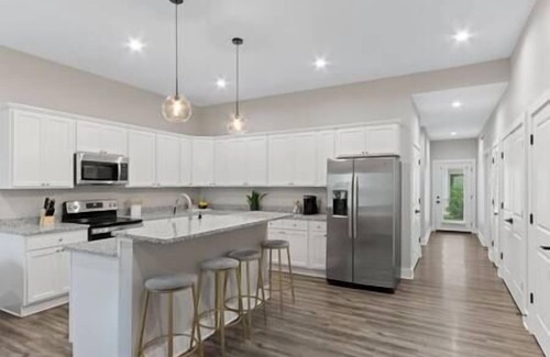 Madison Villa | 2BR Cozy Villa-King Suite| great location
