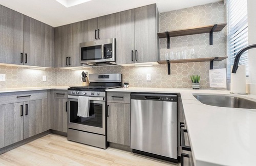 Pinnacle Peak Apartment | 2BR CozySuites at Kierland Commons with pool #06
