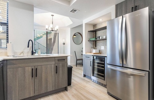 Pinnacle Peak Apartment | 2BR CozySuites at Kierland Commons with pool #06