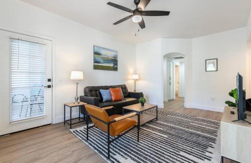 Kierland Apartment | 2BR CozySuites at Kierland Commons with pool #05