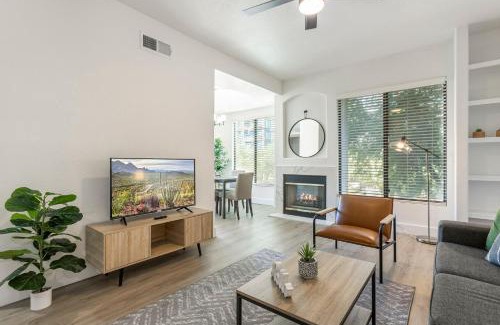 Kierland Apartment | 2BR CozySuites at Kierland Commons with pool #11