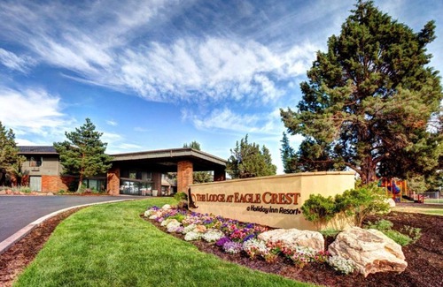 Redmond Apartment | 2BR Desert Sky Cabin with Hot Tub