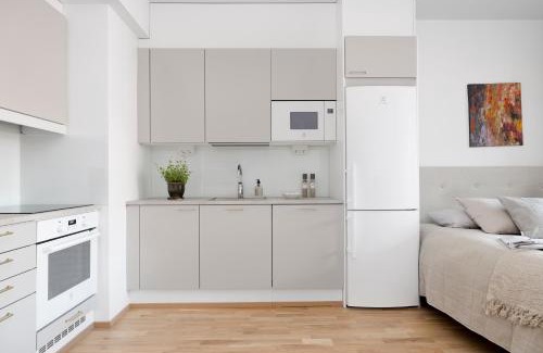 Tikkurila Apartment | 2BR design home 400 m from train station Tikkurila