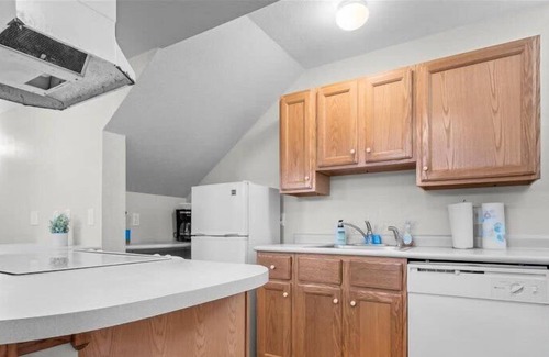 Des Moines Apartment | 2BR Downtown Apt + Free Parking Your Urban Retreat