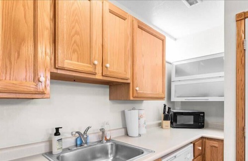 Des Moines Apartment | 2BR Downtown Apt + Free Parking Your Urban Retreat