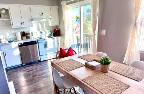 Yorkville Apartment | 2BR Downtown Yorkville Apt by Fox River