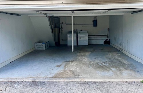 Yorkville Apartment | 2BR Downtown Yorkville Apt by Fox River