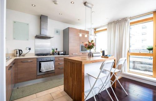 Kilmainham Apartment | 2BR Dublin Apt Balcony, Plants & Electric Piano