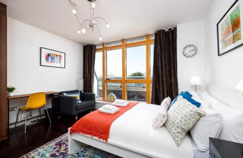 Kilmainham Apartment | 2BR Dublin Apt Balcony, Plants & Electric Piano