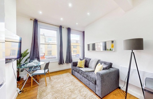 Greenwich Apartment | 2BR Flat 5 Min Walk to New Cross Station