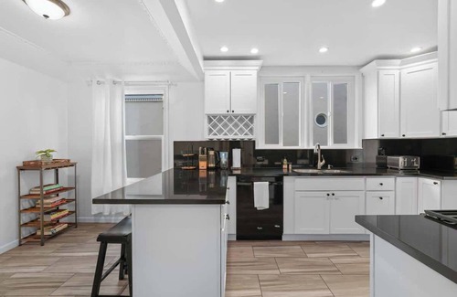 Lone Mountain Apartment | 2BR Flat for Corporate Travelers w/Parking in SF!